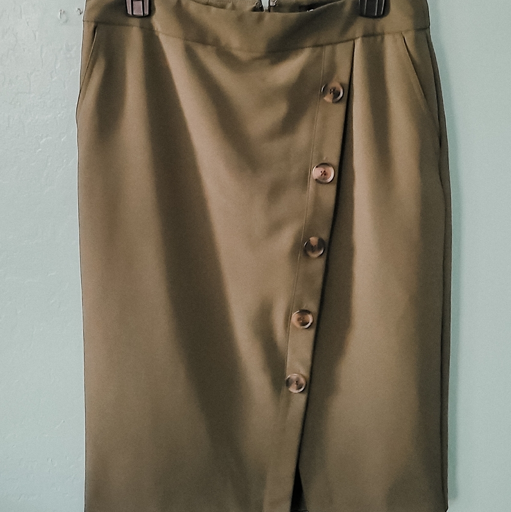 Liz Claiborne Olive Button Skirt